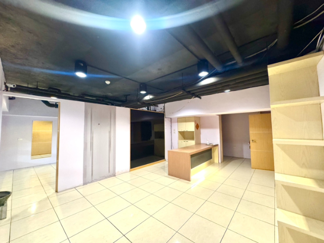 泰山買房賣屋十八甲精品頂級店面,新北市泰山區仁愛路