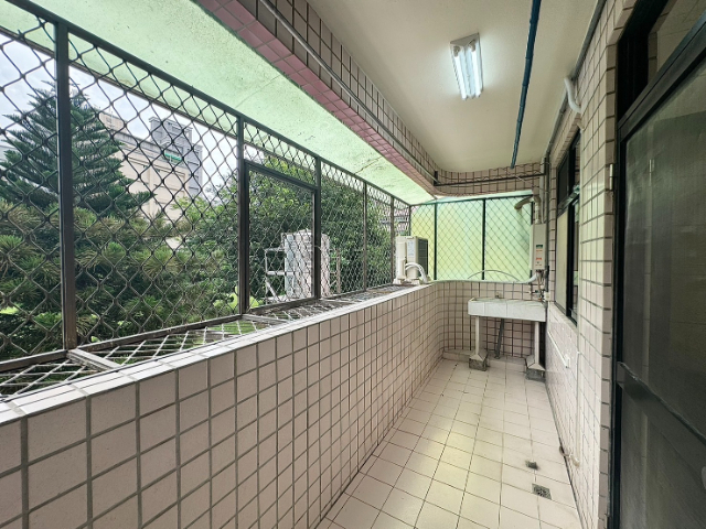 泰山買房賣屋公園旁方正大4房車,新北市泰山區明志路三段