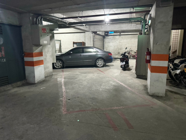 泰山買房賣屋公園旁方正大4房車,新北市泰山區明志路三段