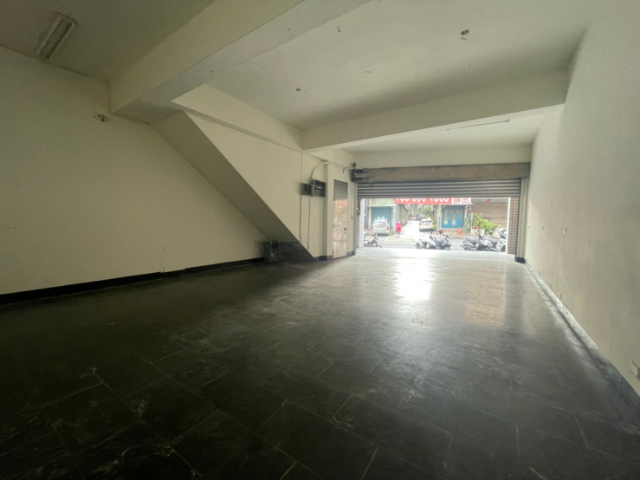 泰山買房賣屋學區大面寬店面,新北市泰山區明志路一段