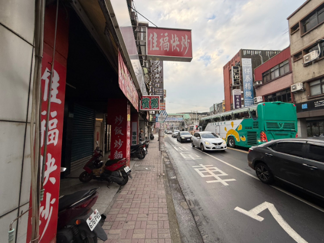 泰山買房賣屋泰山國小旁店面,新北市泰山區泰林路二段