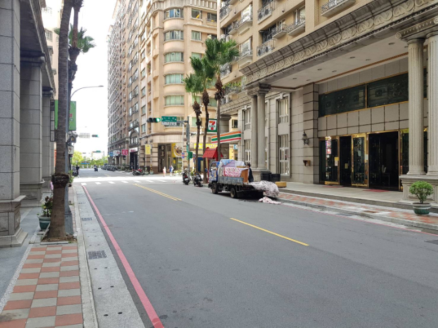 泰山買房賣屋十八甲稀有大店面,新北市泰山區仁愛路