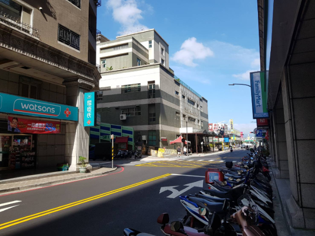 泰山買房賣屋十八甲稀有大店面,新北市泰山區仁愛路