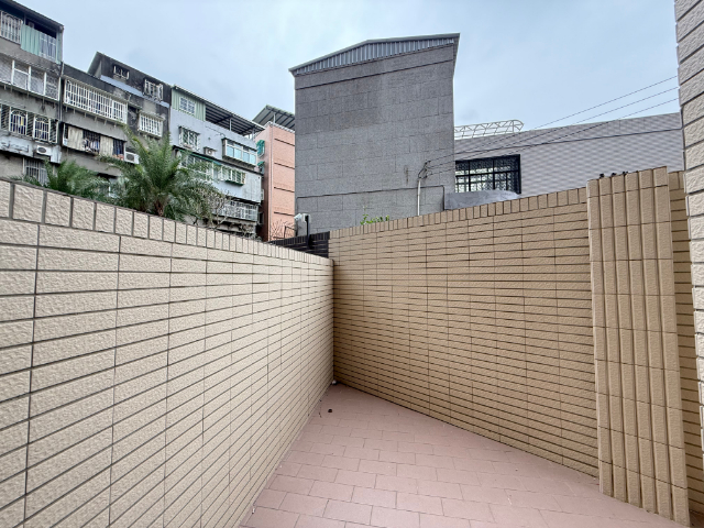泰山買房賣屋武泰臻愛金店面A,新北市泰山區明志路三段