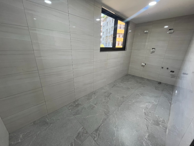 泰山買房賣屋明志精華1+2金店面,新北市泰山區明志路三段