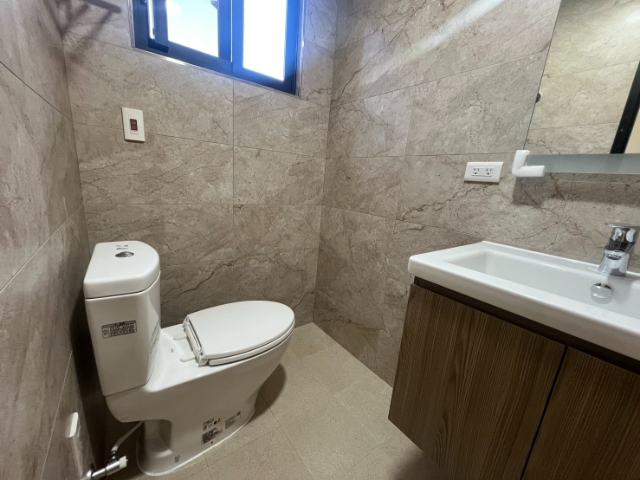 泰山買房賣屋明志精華1+2金店面,新北市泰山區明志路三段