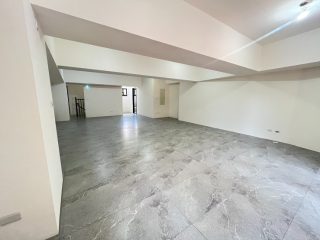 泰山買房賣屋明志精華1+2金店面,新北市泰山區明志路三段