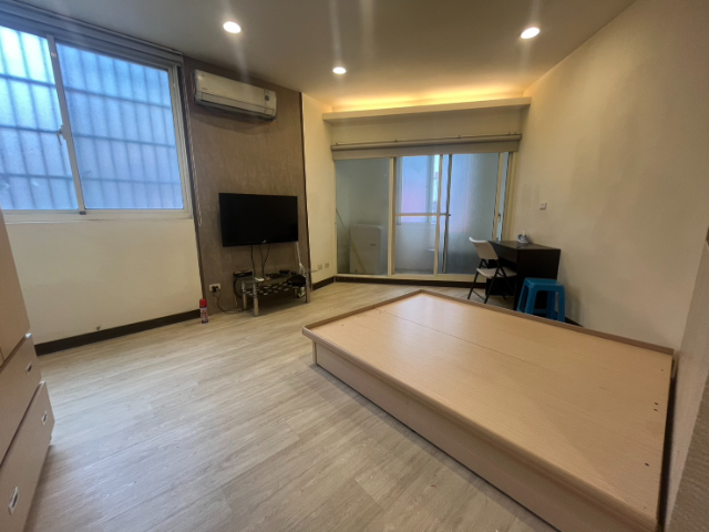 泰山買房賣屋低樓層獨立陽台大套房,新北市泰山區明志路一段