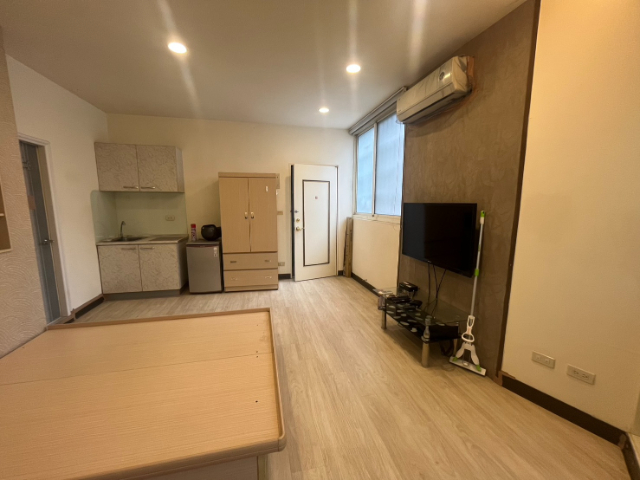 泰山買房賣屋低樓層獨立陽台大套房,新北市泰山區明志路一段