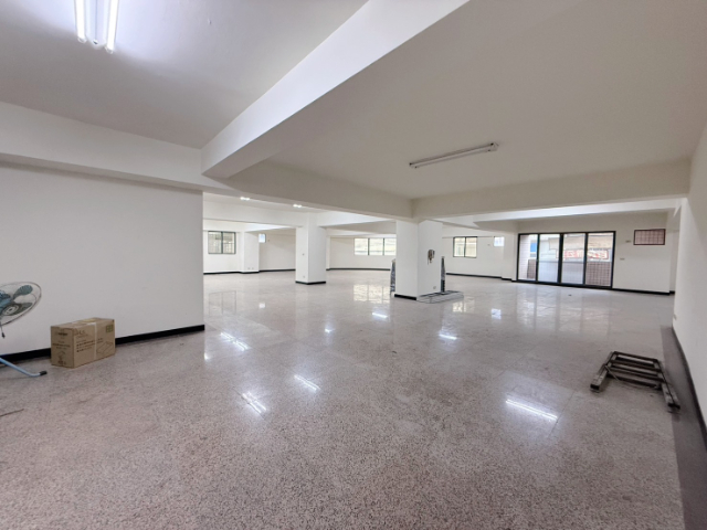 五股買房賣屋近百坪多用途辦公室,新北市五股區中興路四段