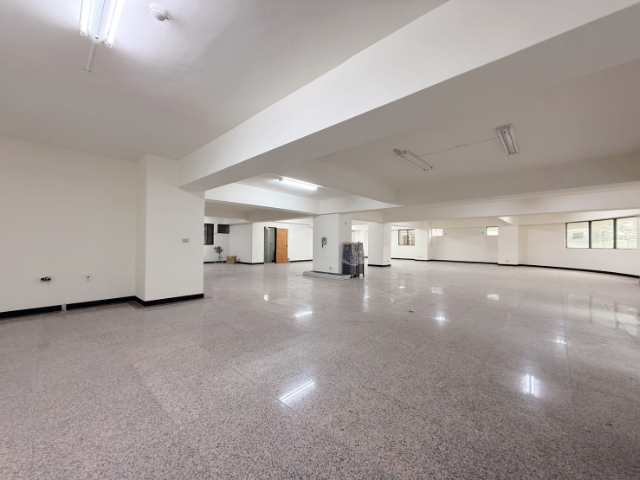 五股買房賣屋近百坪多用途辦公室,新北市五股區中興路四段