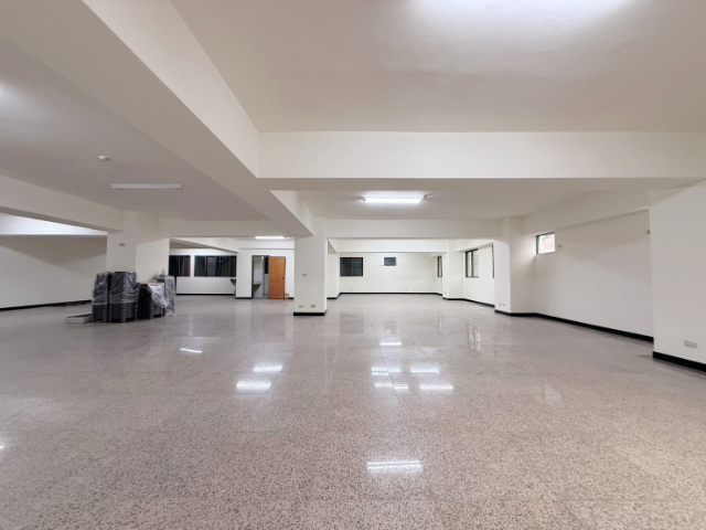 五股買房賣屋近百坪多用途辦公室,新北市五股區中興路四段