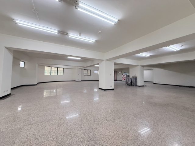 五股買房賣屋近百坪多用途辦公室,新北市五股區中興路四段