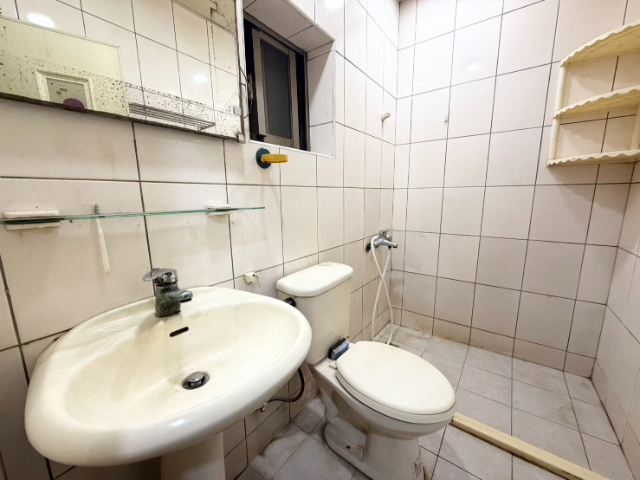 泰山買房賣屋公園旁一樓免爬高套房,新北市泰山區半山雅