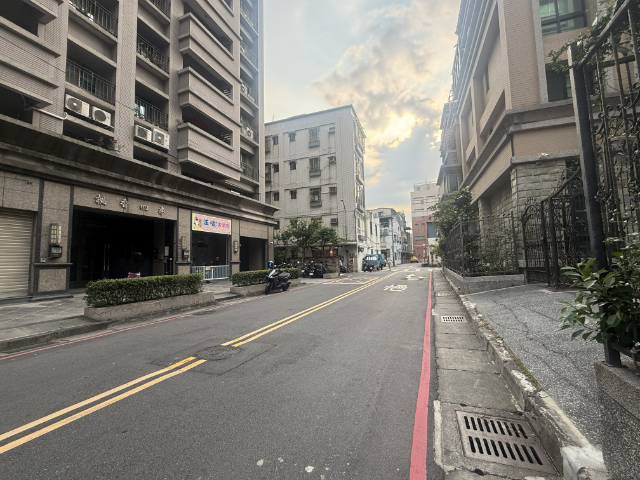 泰山買房賣屋楓江文化店面,新北市泰山區文化街