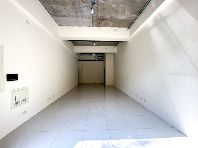 泰山買房賣屋工專全新方正店面,新北市泰山區工專路
