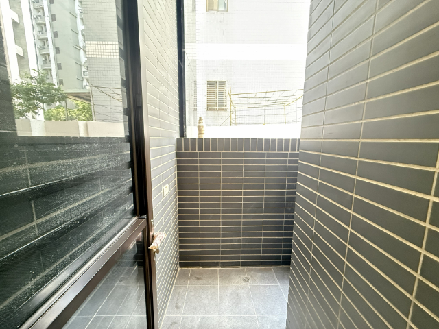 泰山買房賣屋工專全新方正店面,新北市泰山區工專路