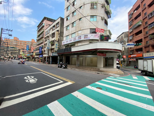 明志路金典三角窗店面,新北市泰山區明志路一段