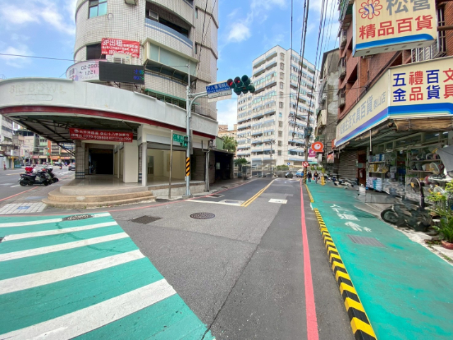 明志路金典三角窗店面,新北市泰山區明志路一段
