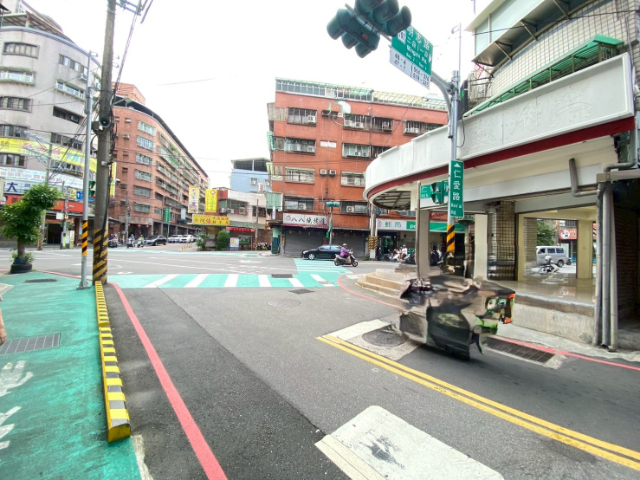 明志路金典三角窗店面,新北市泰山區明志路一段