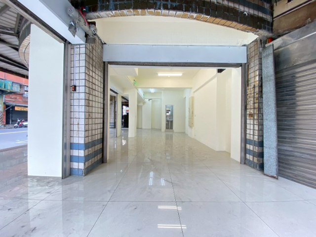 明志路金典三角窗店面,新北市泰山區明志路一段