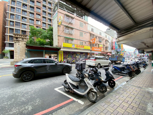 廟口旁超值金店面,新北市泰山區明志路一段