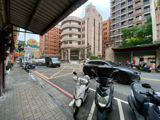廟口旁超值金店面,新北市泰山區明志路一段