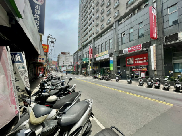 泰山買房賣屋明志路三段稀有透天店面,新北市泰山區明志路三段