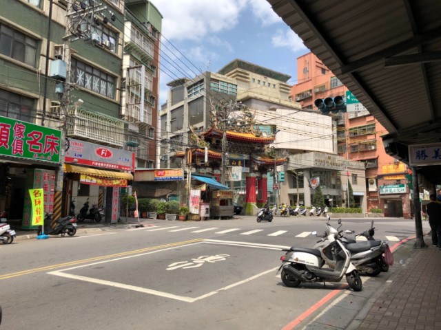 泰山買房賣屋三角窗黃金店面,新北市泰山區明志路三段