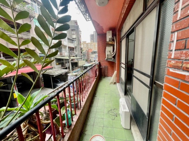 泰山買房賣屋十八甲大地坪透天,新北市泰山區明志路一段