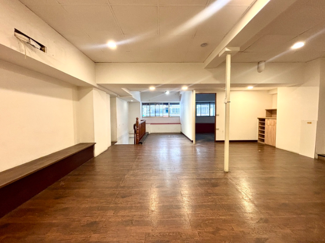 泰山買房賣屋正大馬路邊黃金店面,新北市泰山區泰林路二段