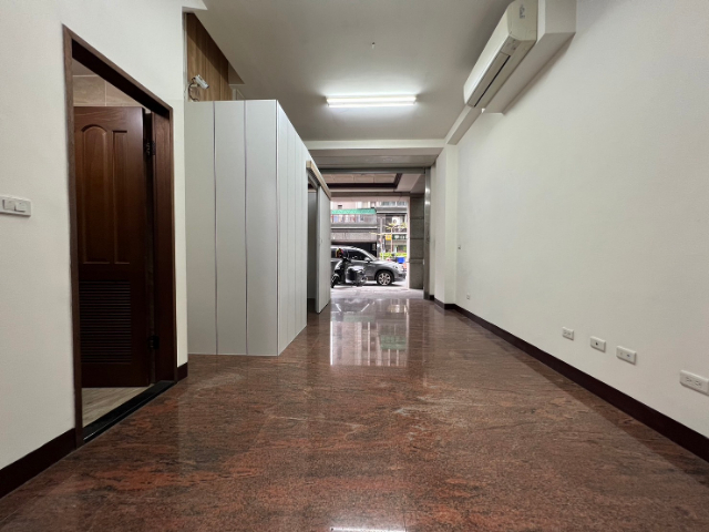泰山買房賣屋泰山唯一新屋齡電梯店面透天,新北市泰山區泰林路二段