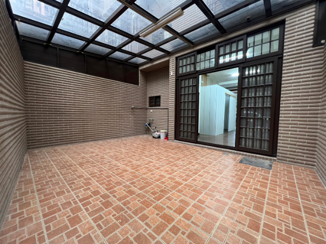 泰山買房賣屋泰山唯一新屋齡電梯店面透天,新北市泰山區泰林路二段