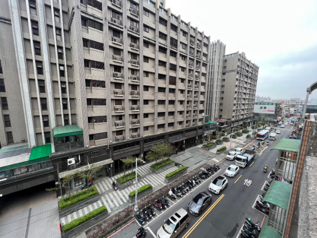 泰山買房賣屋泰山唯一新屋齡電梯店面透天,新北市泰山區泰林路二段
