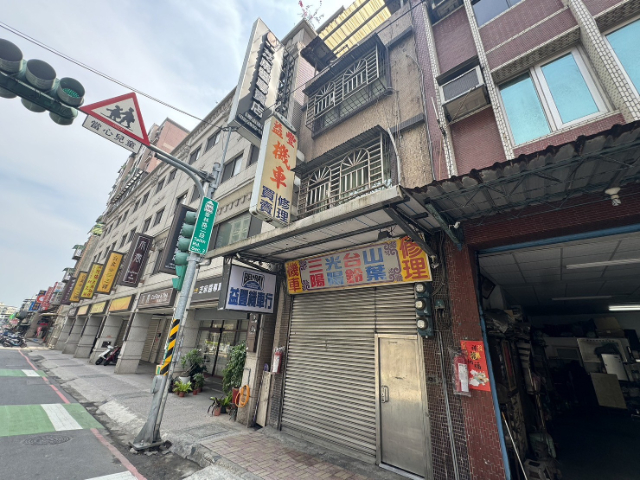 泰山買房賣屋稀有透天路邊店面,新北市泰山區泰林路二段