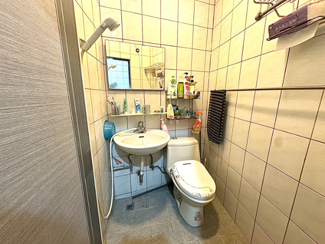 泰山買房賣屋稀有透天路邊店面,新北市泰山區泰林路二段