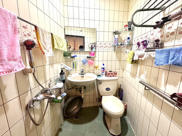 泰山買房賣屋稀有透天路邊店面,新北市泰山區泰林路二段