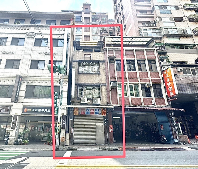 泰山買房賣屋稀有透天路邊店面,新北市泰山區泰林路二段
