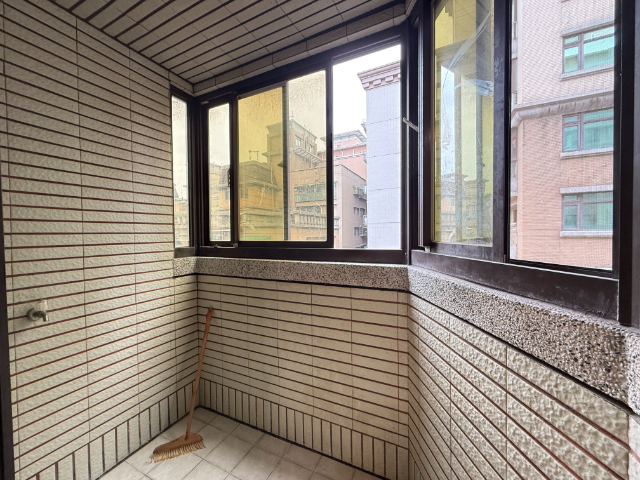泰山買房賣屋十八甲京城四房,新北市泰山區仁義路