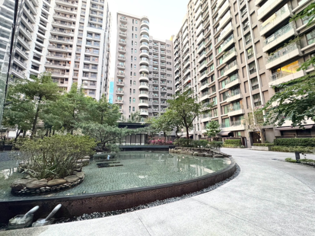 五股買房賣屋世界之星高樓可塑四房車,新北市五股區新城八路