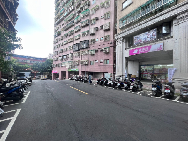 五股買房賣屋市中心車水馬龍金店面,新北市五股區成泰路二段