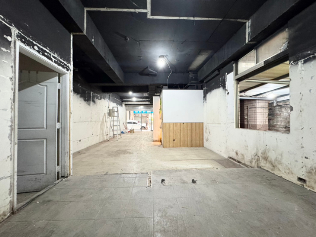 塭仔圳旁鄰路10米火燙金店面,新北市泰山區民生路