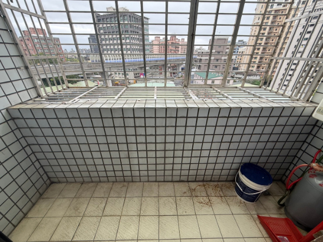 泰山買房賣屋低公設捷運旁華廈(工業用),新北市泰山區德安街
