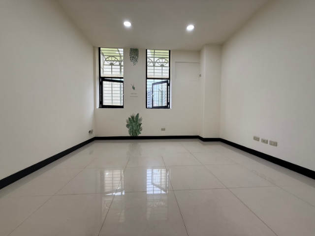 泰山買房賣屋低公設捷運旁華廈(工業用),新北市泰山區德安街