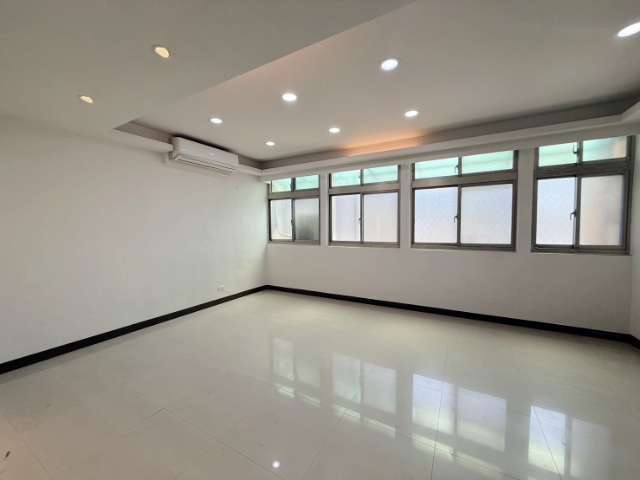 五股買房賣屋運動中心旁3F,新北市五股區成泰路三段