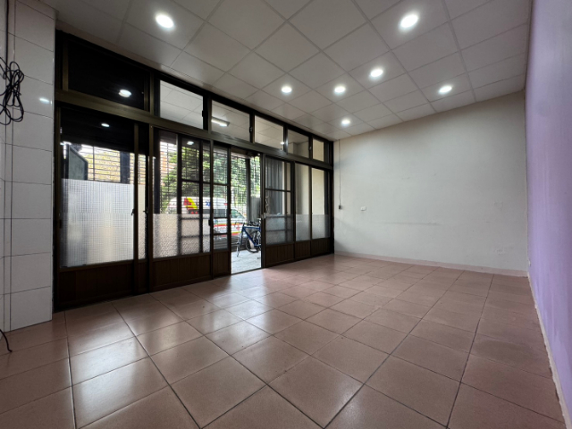 泰山買房賣屋挑高三米面公園大面寬一樓,新北市泰山區黎明路