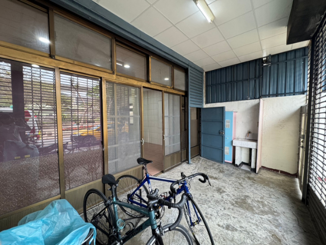 泰山買房賣屋挑高三米面公園大面寬一樓,新北市泰山區黎明路