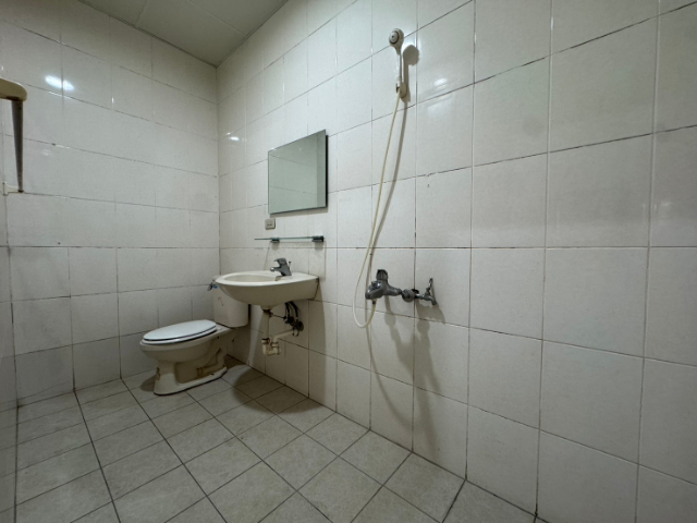 泰山買房賣屋挑高三米面公園大面寬一樓,新北市泰山區黎明路