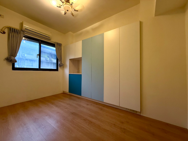 泰山買房賣屋花園廣場美妝三房車,新北市泰山區泰林路二段