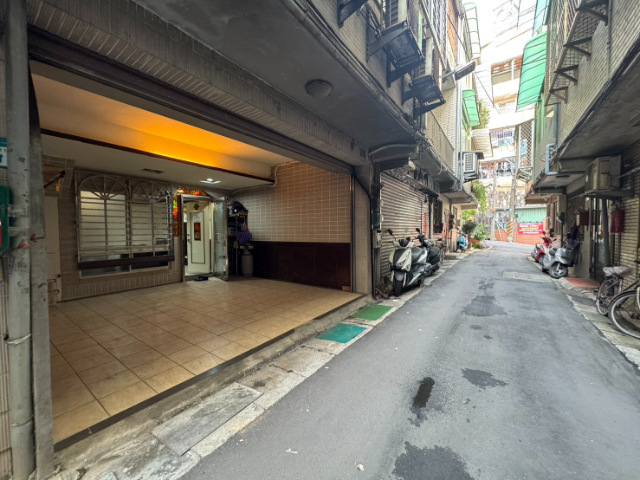 泰山買房賣屋門口好停車溫馨透天厝,新北市泰山區明志路一段